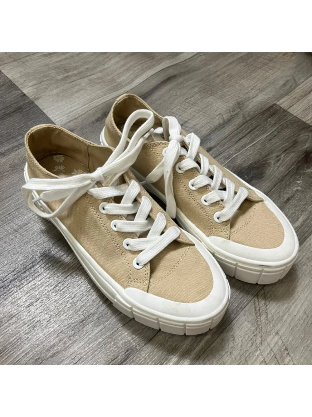 Mad Love Fran Lace Up Fashion Sneakers Tan White Women’s Size 8